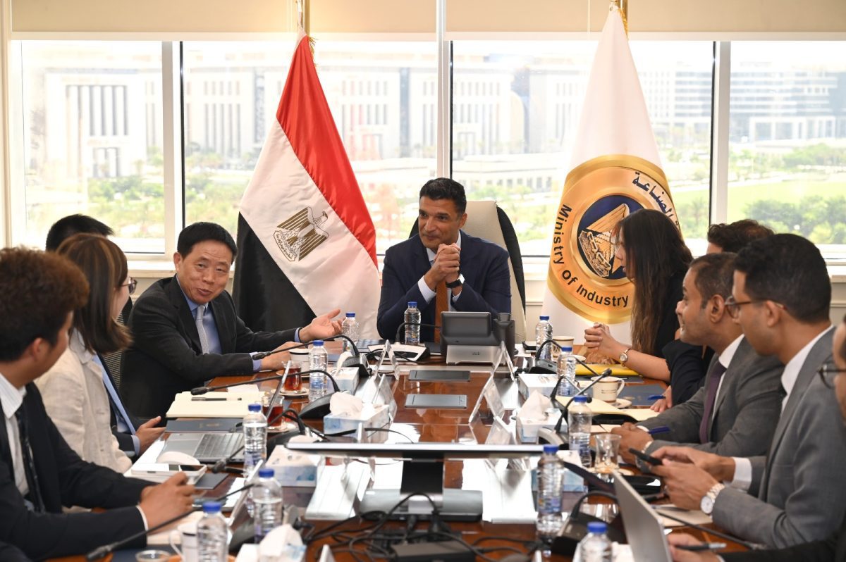 وزير الصناعة يبحث مع مجموعة كينجدوم الصينية لخيوط الكتان موقف مصنعها الجاري إنشاؤه في مصر وفرص التعاون للنهوض بموردي الكتان المحليين 21 WhatsApp Image 2026 09 03 at 14.09.47 2