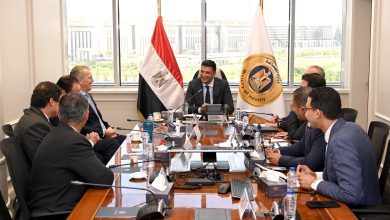 وزير الصناعة يبحث مع شركة "كيكيلا بي في بي" الأوروبية للبيئات الزراعية خطة الشركة لإقامة مصنع في مصر لإنتاج التربة البديلة بالتعاون مع شركة أجري فينتشر المصرية 6 WhatsApp Image 2026 09 08 at 14.11.34